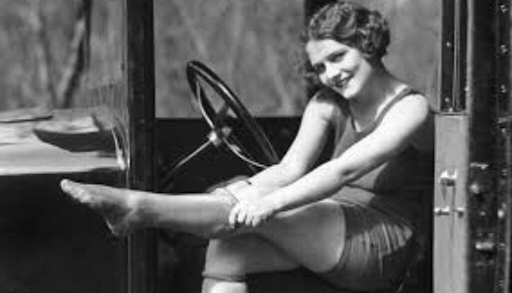 l automobile e femmina 01